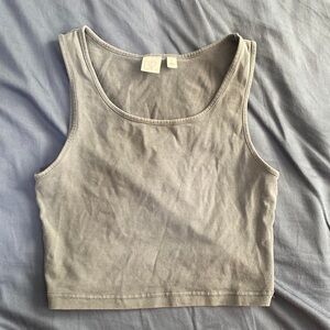 Gray fitted cropped tank